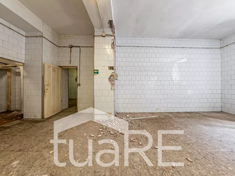 Immagine 12 di Negozio in vendita  in Via Vittorio Amedeo Ii a Roma
