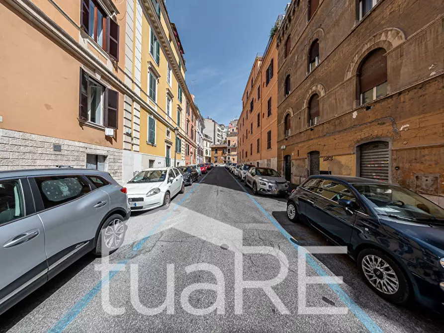 Immagine 13 di Negozio in vendita  in Via Vittorio Amedeo Ii a Roma
