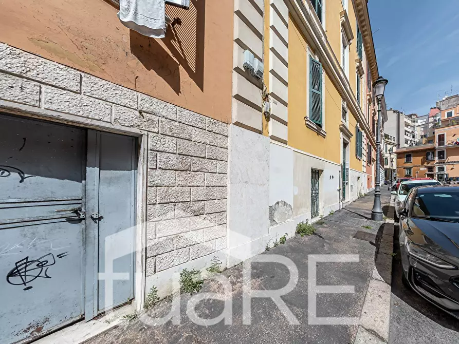 Immagine 4 di Negozio in vendita  in Via Vittorio Amedeo Ii a Roma