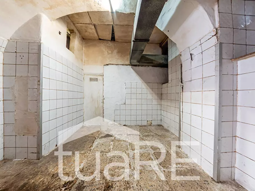 Immagine 13 di Negozio in vendita  in Via Vittorio Amedeo Ii a Roma