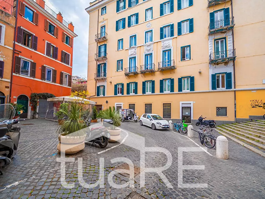 Immagine 10 di Appartamento in vendita  in Via Della Gensola a Roma