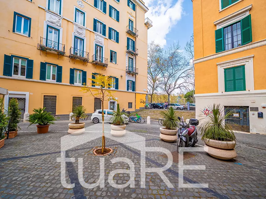 Immagine 13 di Appartamento in vendita  in Via Della Gensola a Roma