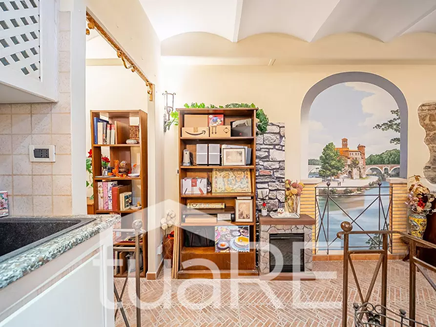 Immagine 7 di Appartamento in vendita  in Via Della Paglia a Roma