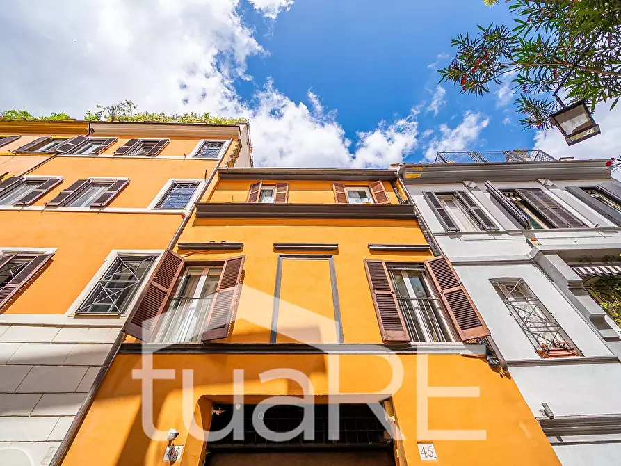 Immagine 10 di Appartamento in vendita  in Via Della Paglia a Roma