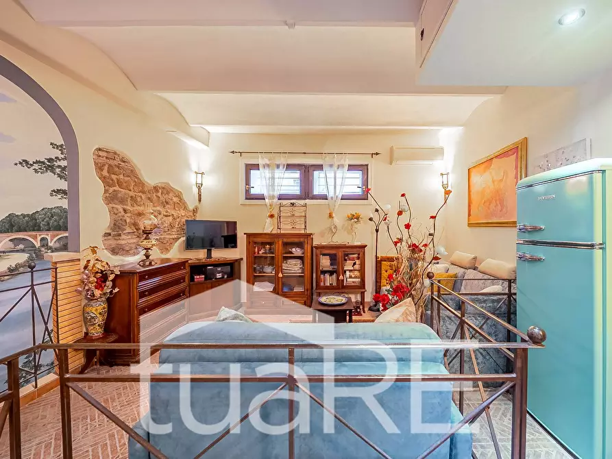 Immagine 19 di Appartamento in vendita  in Via Della Paglia a Roma
