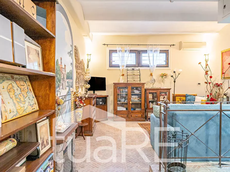 Immagine 20 di Appartamento in vendita  in Via Della Paglia a Roma