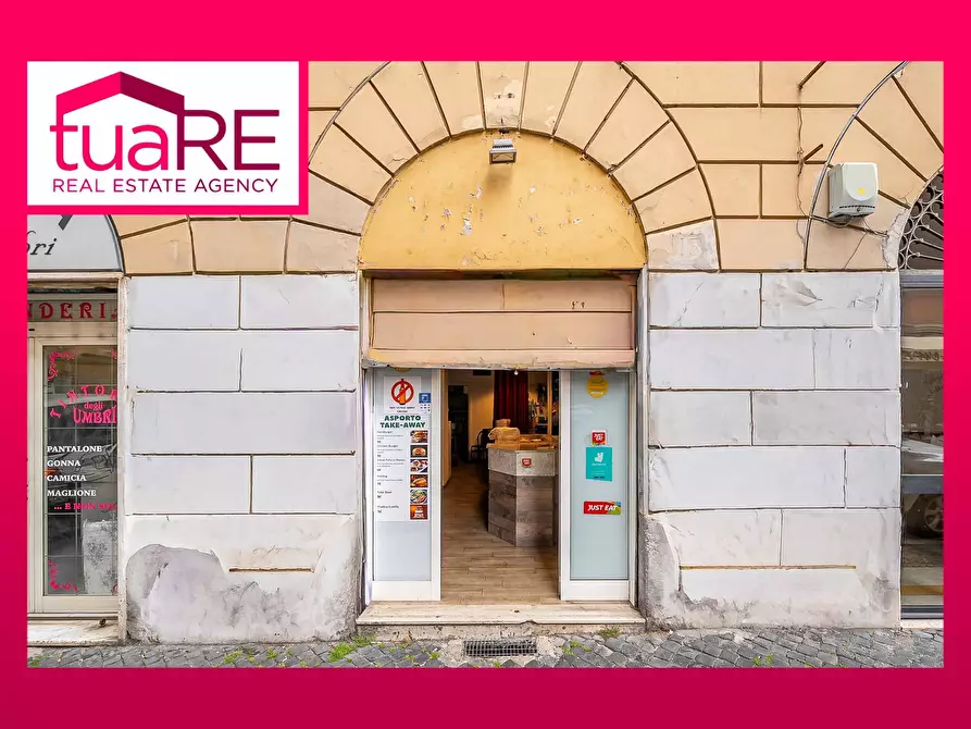 Immagine 1 di Negozio in vendita  in Via Degli Umbri a Roma