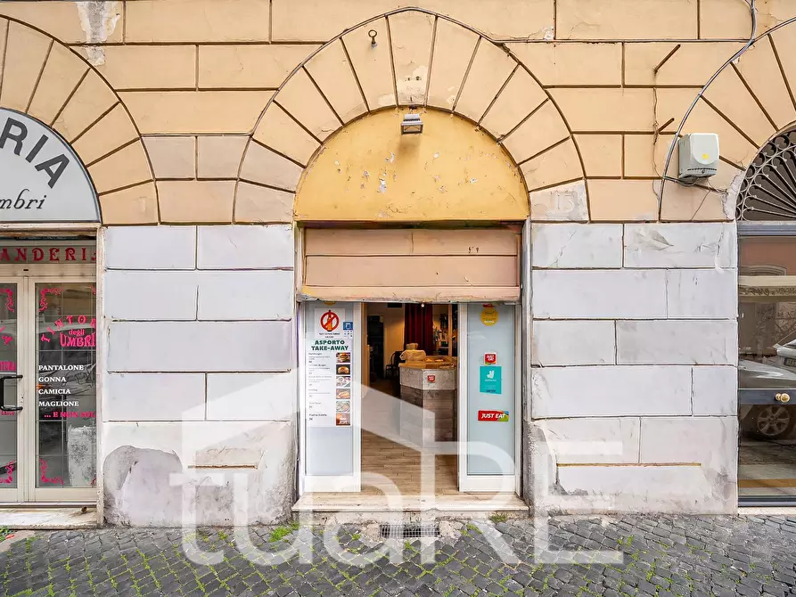 Immagine 2 di Negozio in vendita  in Via Degli Umbri a Roma