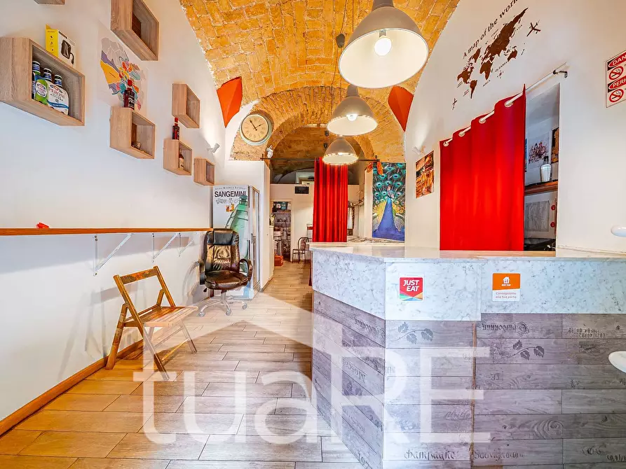 Immagine 12 di Negozio in vendita  in Via Degli Umbri a Roma