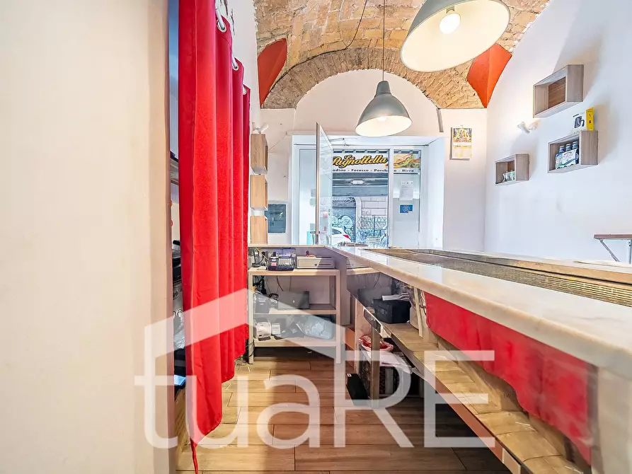 Immagine 13 di Negozio in vendita  in Via Degli Umbri a Roma