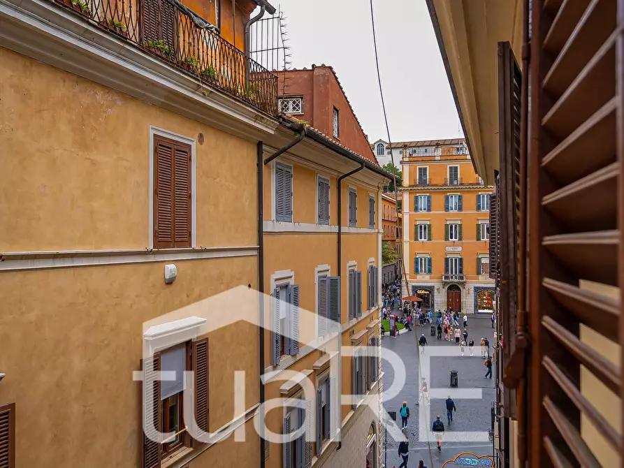 Immagine 4 di Appartamento in vendita  in Via Delle Carrozze a Roma