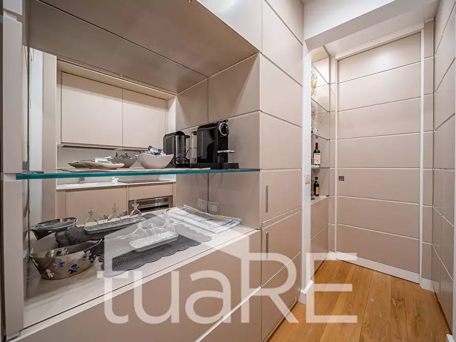 Immagine 11 di Appartamento in vendita  in Via Delle Carrozze a Roma