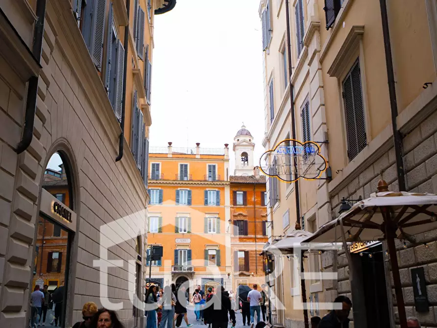 Immagine 21 di Appartamento in vendita  in Via Delle Carrozze a Roma