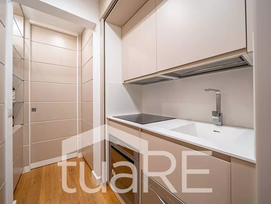 Immagine 29 di Appartamento in vendita  in Via Delle Carrozze a Roma