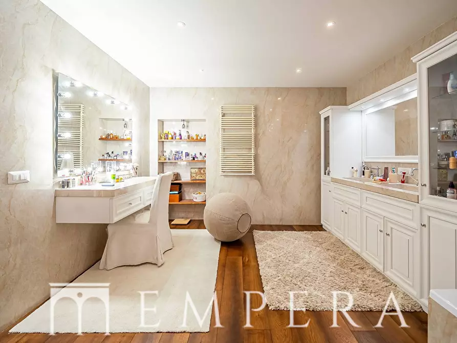 Immagine 16 di Villa in vendita  in Via Cimone a Roma
