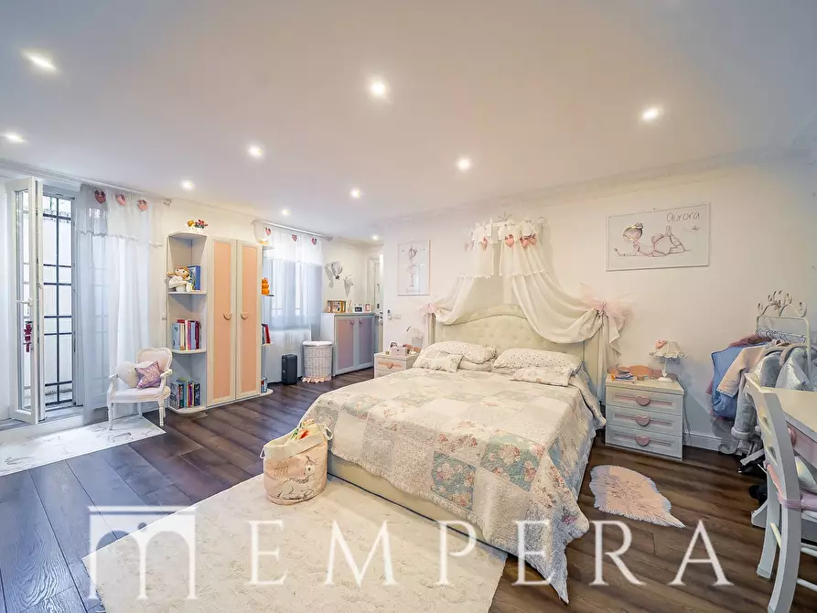Immagine 18 di Villa in vendita  in Via Cimone a Roma