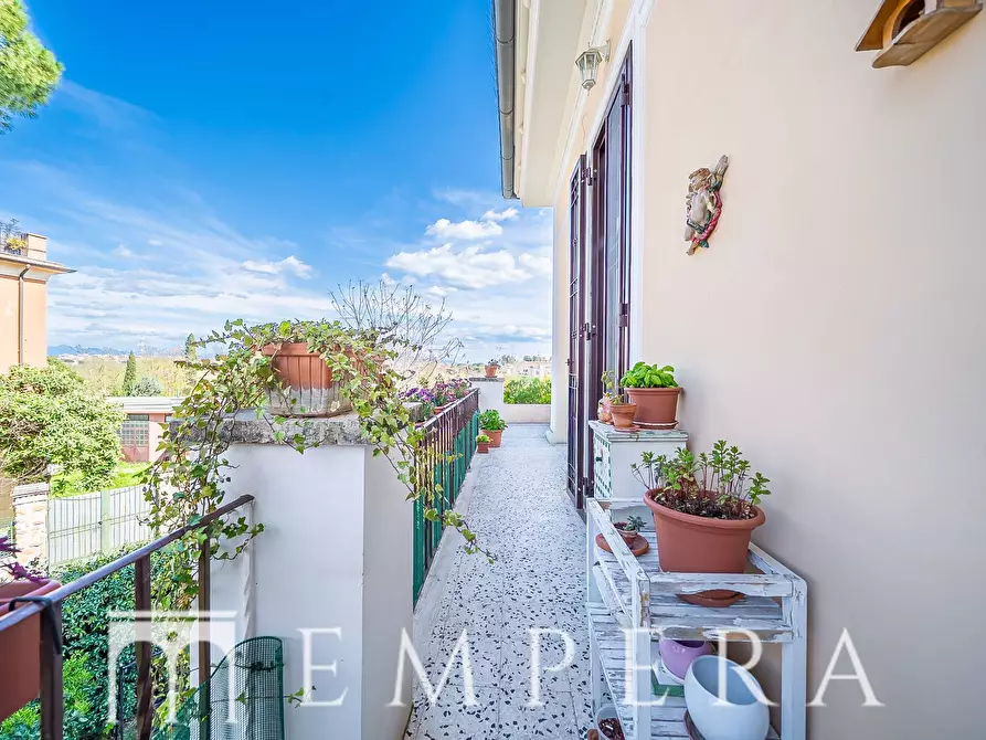 Immagine 28 di Villa in vendita  in Via Cimone a Roma