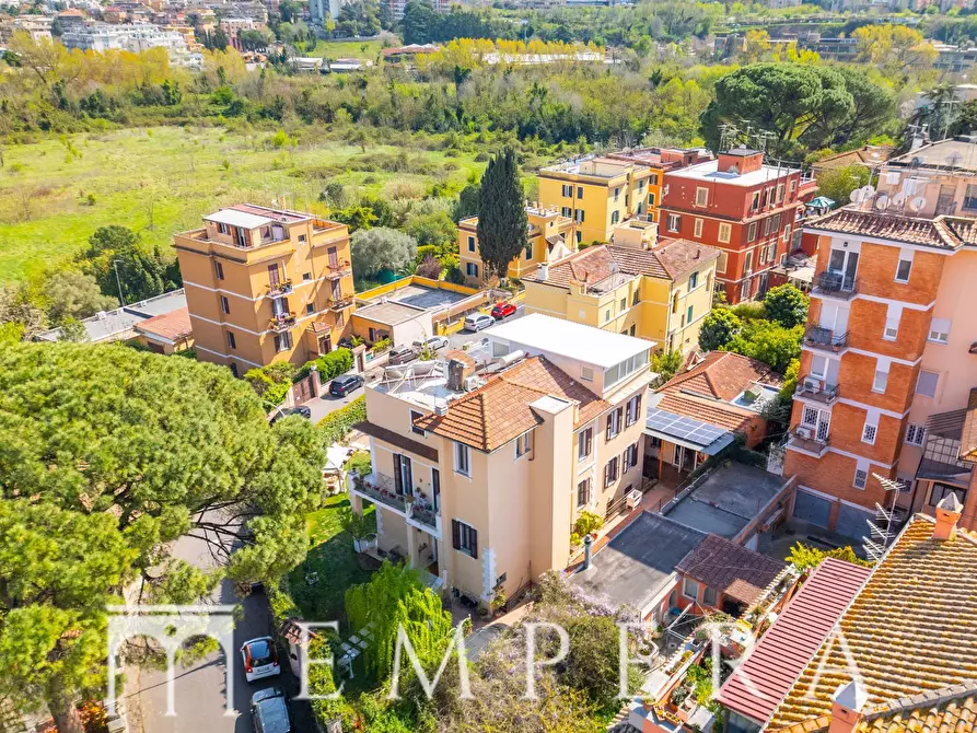 Immagine 33 di Villa in vendita  in Via Cimone a Roma