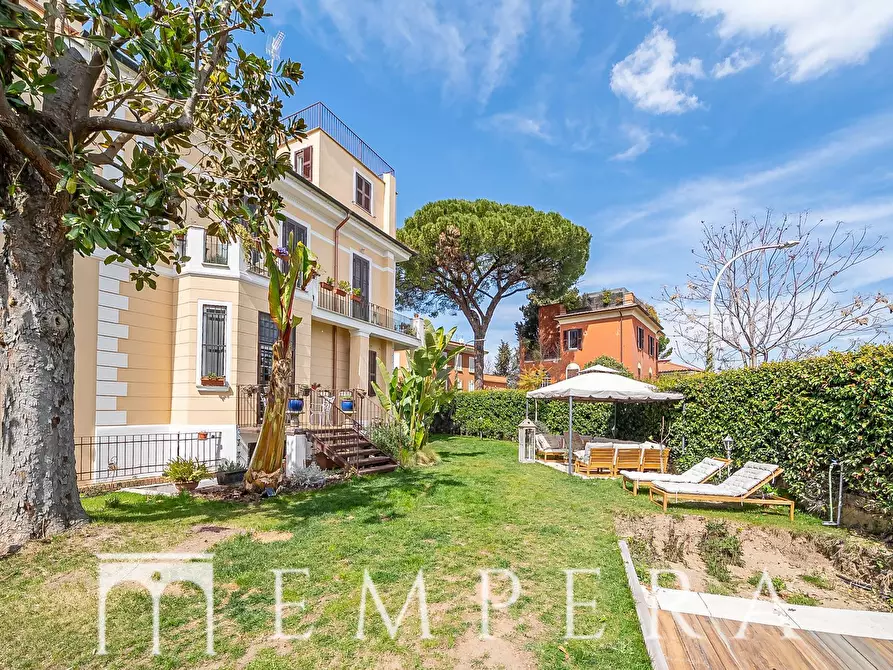 Immagine 35 di Villa in vendita  in Via Cimone a Roma