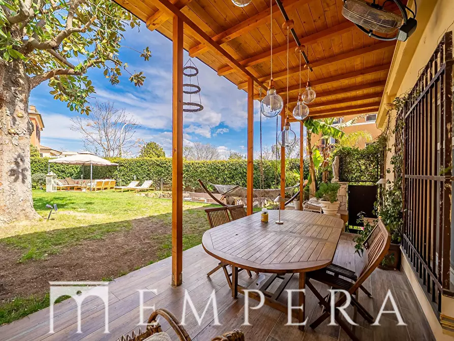 Immagine 37 di Villa in vendita  in Via Cimone a Roma