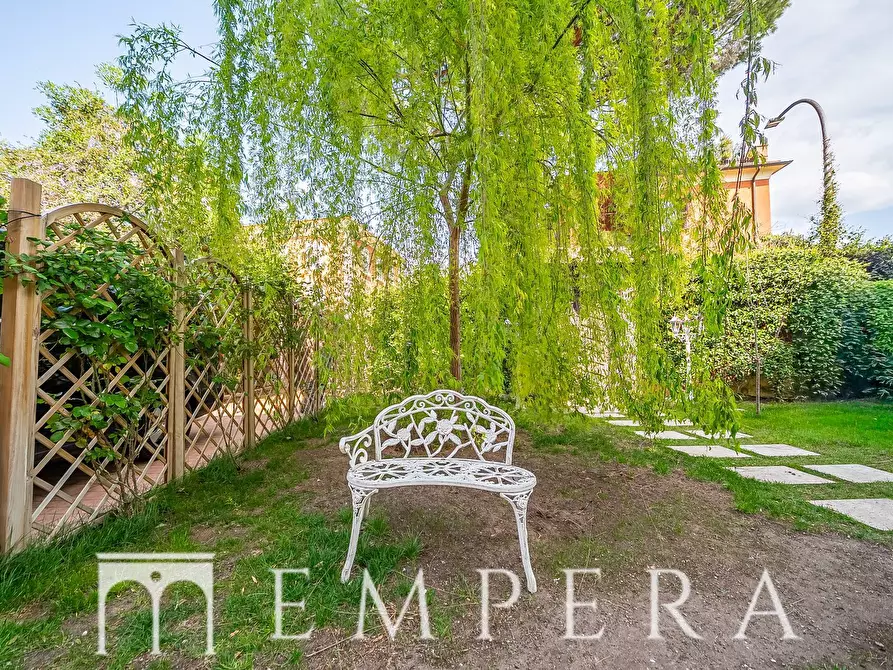 Immagine 40 di Villa in vendita  in Via Cimone a Roma