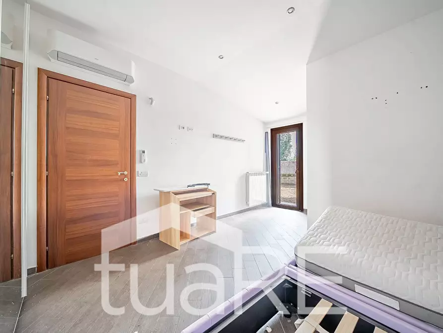 Immagine 9 di Villa in vendita  in Via Della Magliana a Roma