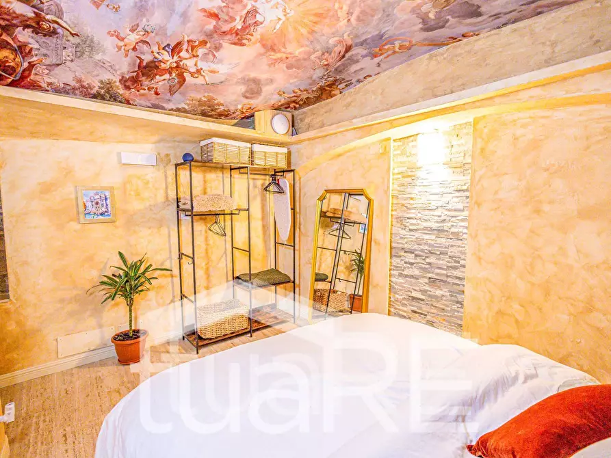 Immagine 5 di Appartamento in vendita  in Piazza Di San Salvatore In Campo a Roma