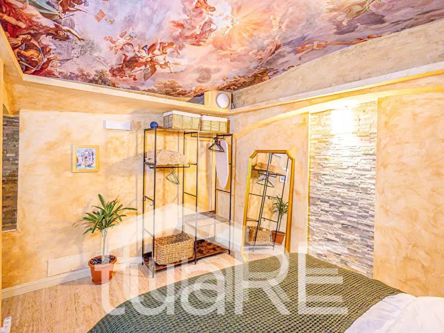 Immagine 13 di Appartamento in vendita  in Piazza Di San Salvatore In Campo a Roma