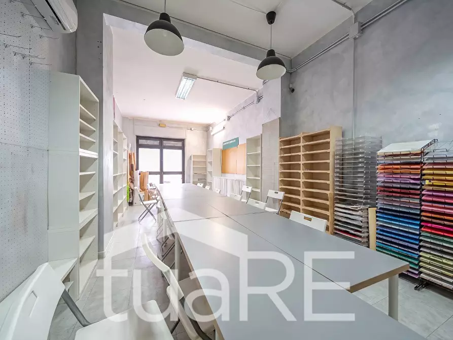 Immagine 22 di Negozio in vendita  in Via Caio Rutilio a Roma