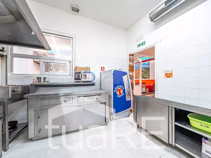 Immagine 8 di Negozio in vendita  in Via Oderisi Da Gubbio a Roma