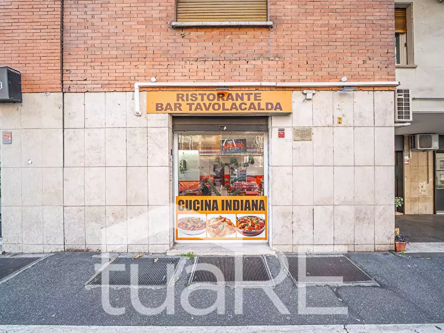 Immagine 23 di Negozio in vendita  in Via Oderisi Da Gubbio a Roma