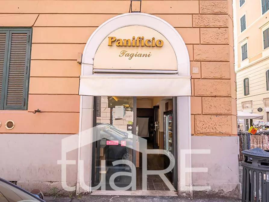 Immagine 7 di Negozio in vendita  in Via Varese a Roma