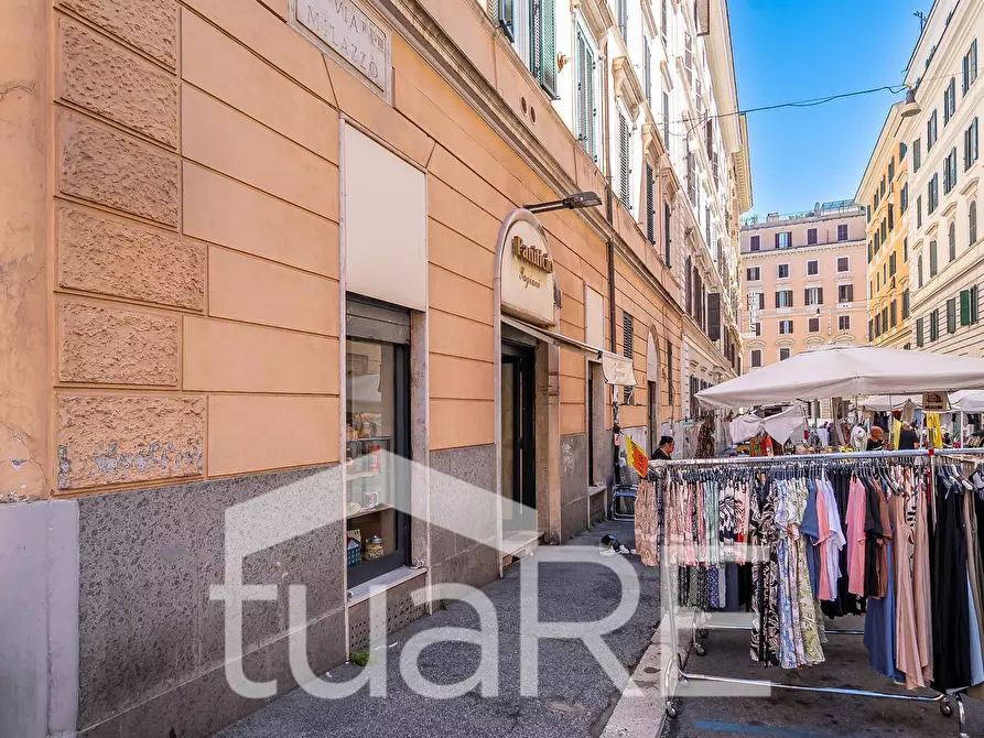 Immagine 8 di Negozio in vendita  in Via Varese a Roma