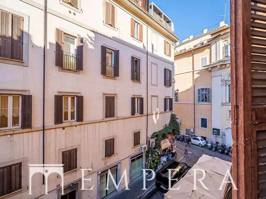 Immagine 14 di Appartamento in vendita  in Via Della Vite a Roma