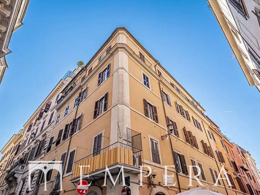 Immagine 15 di Appartamento in vendita  in Via Della Vite a Roma