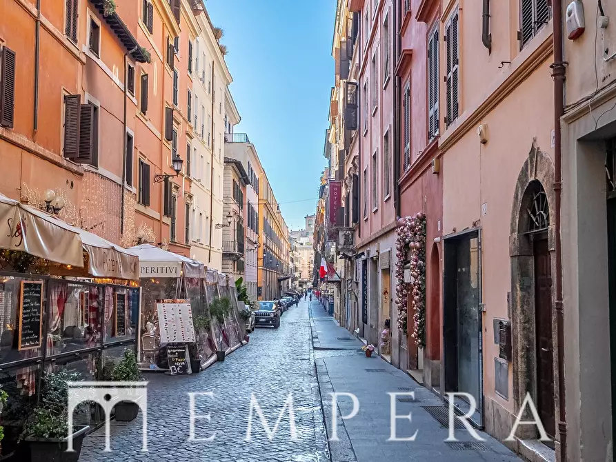 Immagine 16 di Appartamento in vendita  in Via Della Vite a Roma