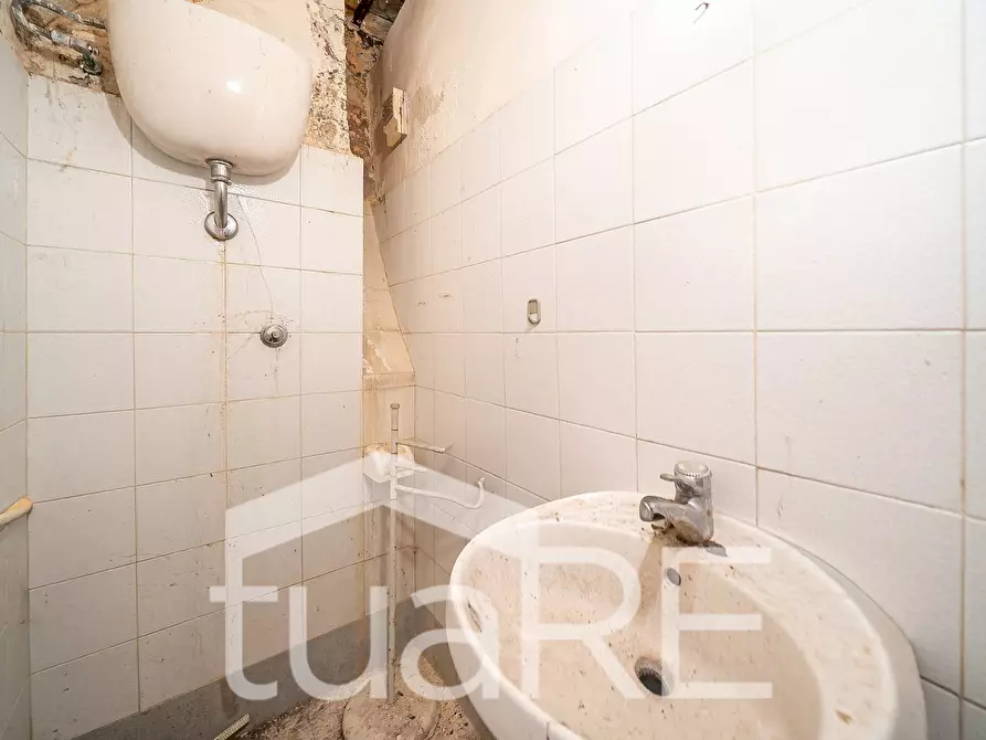 Immagine 15 di Negozio in vendita  in Via Po a Roma