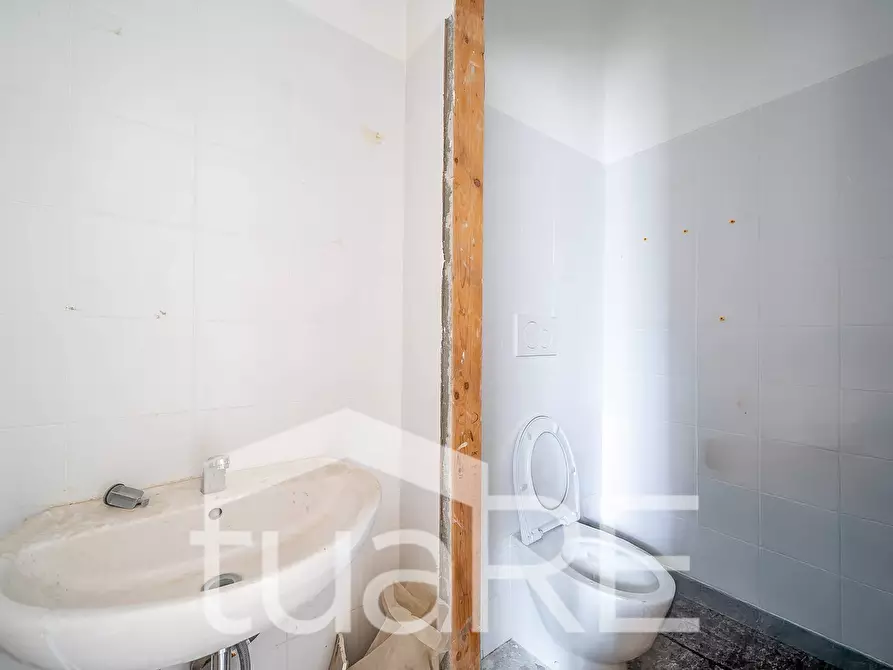 Immagine 9 di Negozio in vendita  in Viale Guglielmo Marconi a Roma