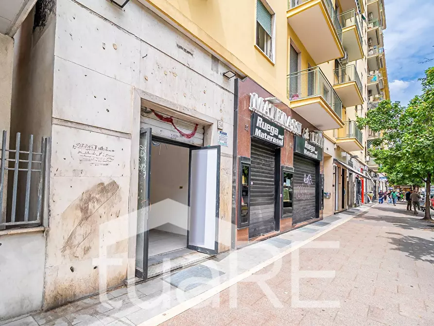 Immagine 10 di Negozio in vendita  in Viale Guglielmo Marconi a Roma