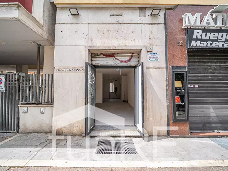 Immagine 12 di Negozio in vendita  in Viale Guglielmo Marconi a Roma