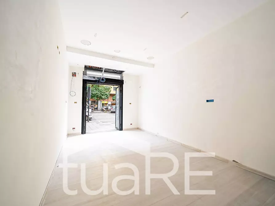 Immagine 15 di Negozio in vendita  in Viale Guglielmo Marconi a Roma