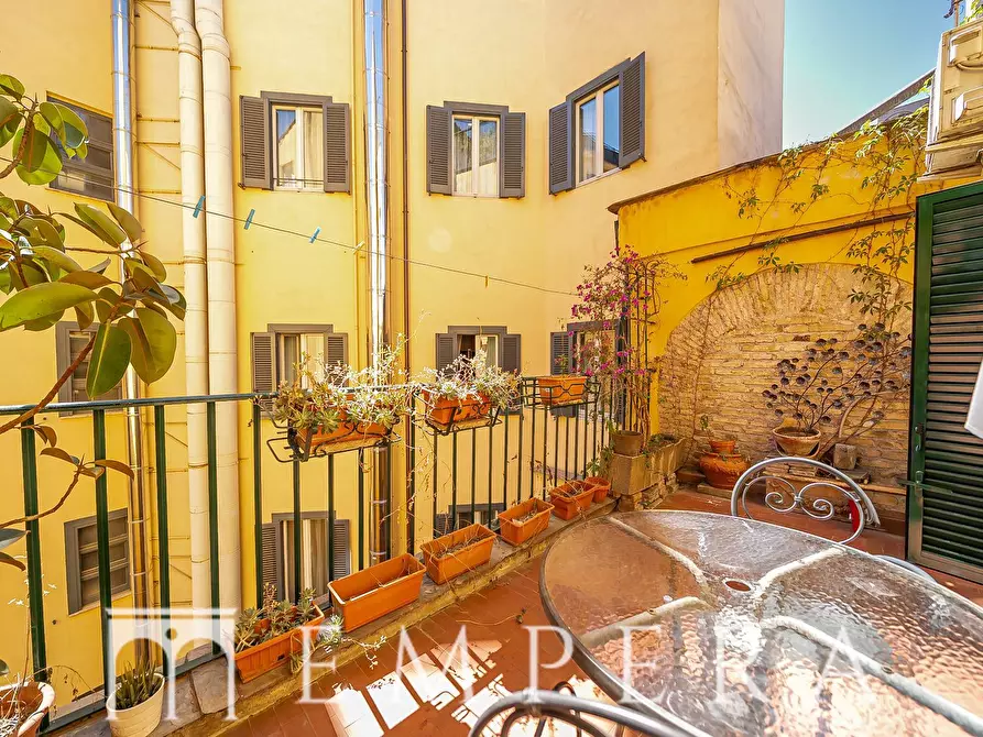 Immagine 24 di Attico in vendita  in Via Della Palombella a Roma
