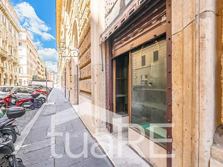 Immagine 9 di Negozio in vendita  in Via Muzio Clementi a Roma