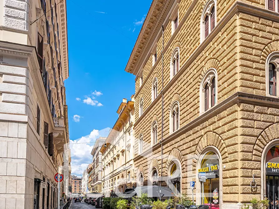 Immagine 10 di Negozio in vendita  in Via Muzio Clementi a Roma