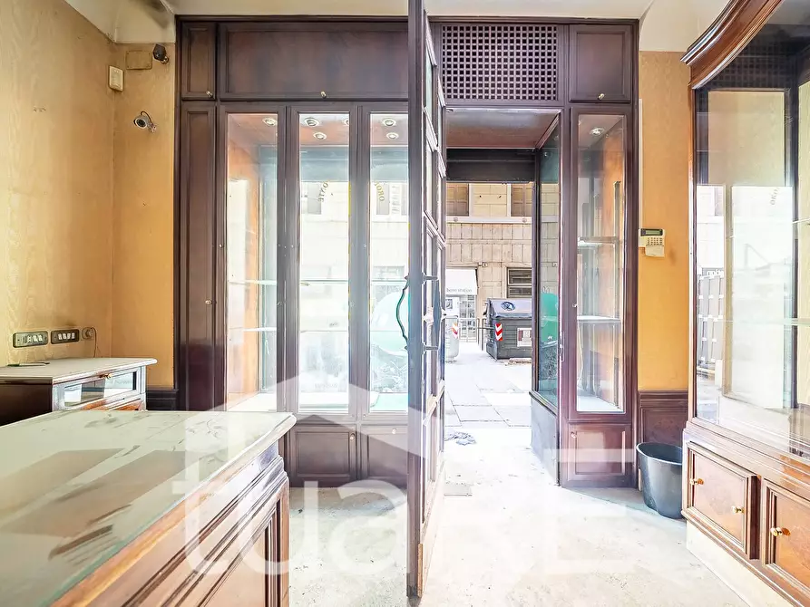 Immagine 18 di Negozio in vendita  in Via Muzio Clementi a Roma