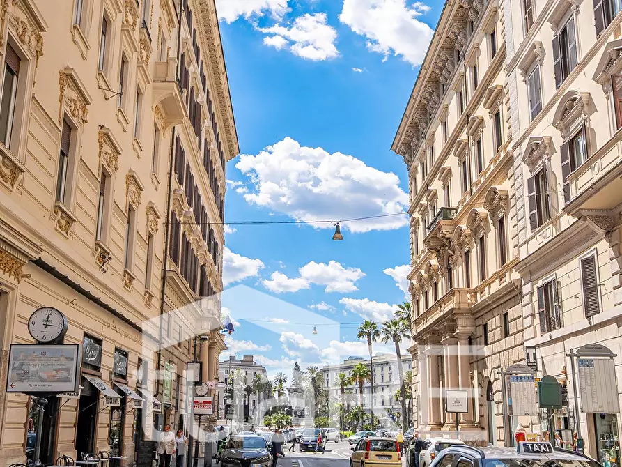 Immagine 22 di Negozio in vendita  in Via Muzio Clementi a Roma