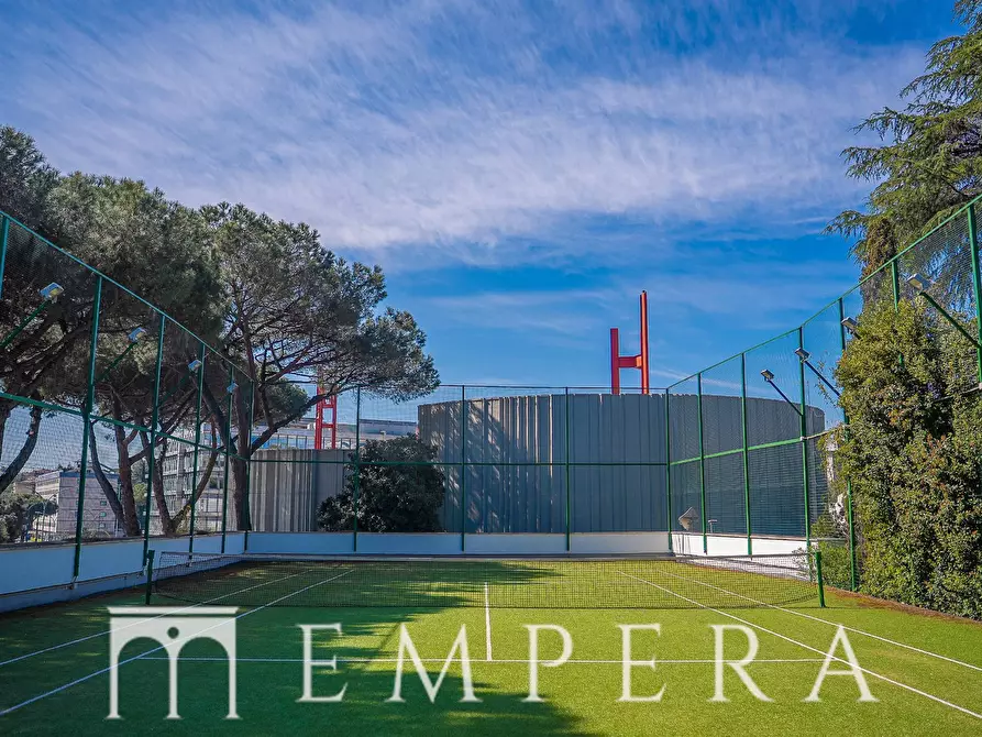 Immagine 40 di Appartamento in vendita  in Viale Dell' Arte a Roma