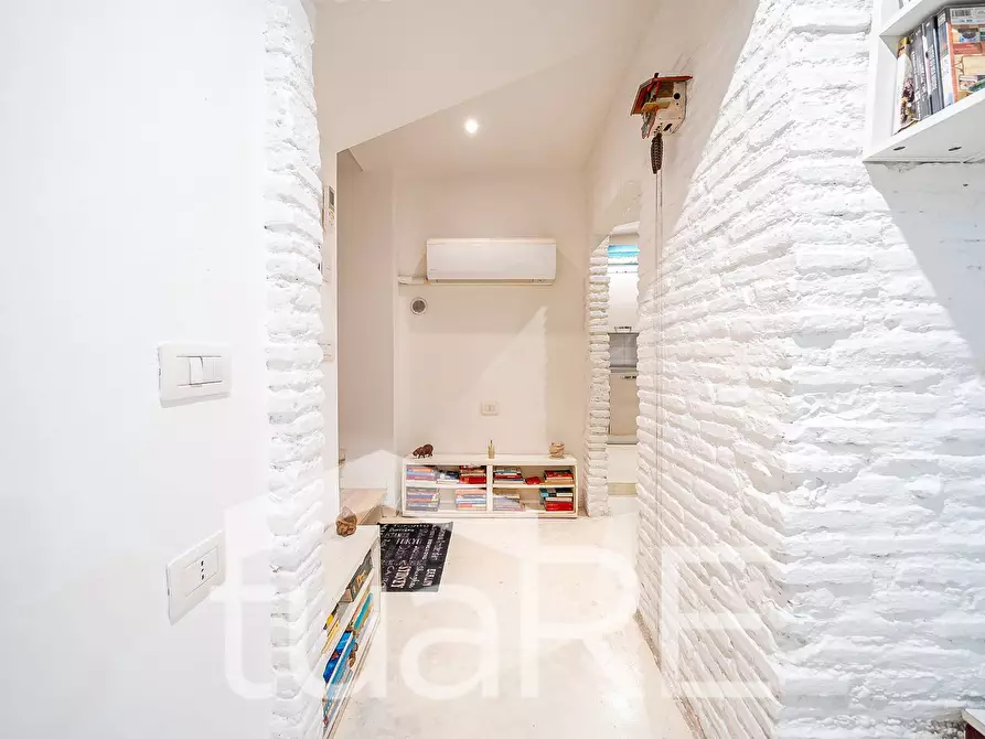 Immagine 13 di Appartamento in vendita  in Via Della Madonna Dei Monti a Roma