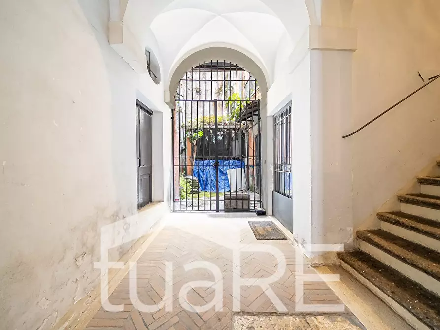 Immagine 15 di Appartamento in vendita  in Via Della Madonna Dei Monti a Roma