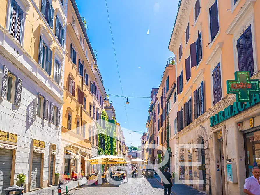 Immagine 12 di Negozio in vendita  in Borgo Pio a Roma